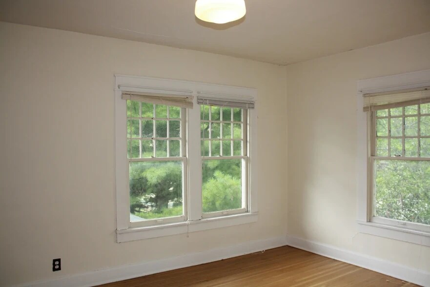 Building Photo - 703 S Woodlawn Ave