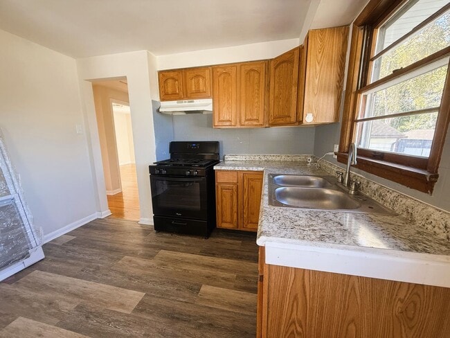 Building Photo - 2 bedroom Rental Home