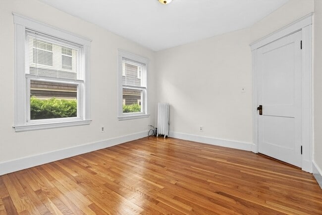Building Photo - 44 Hillsdale St