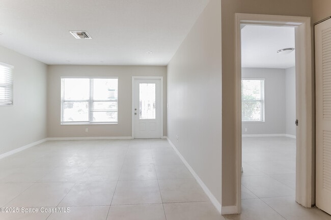 Building Photo - 3299 SE Garden St