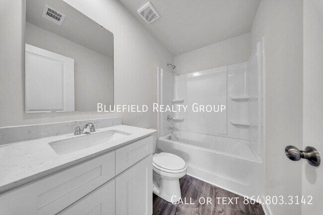 Building Photo - 161 Davis Dr
