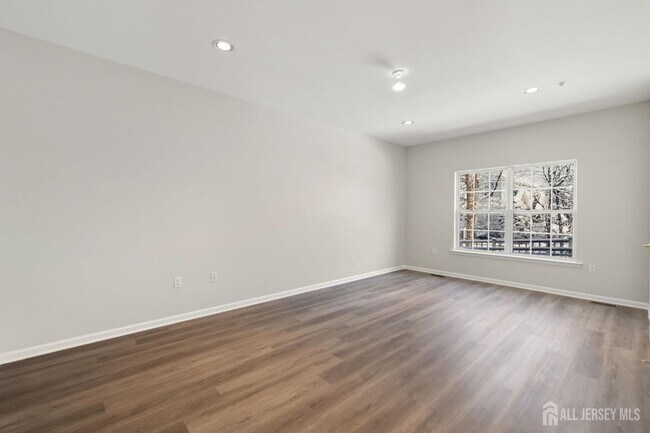 Building Photo - 102 Forest Dr