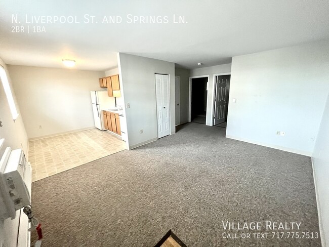 Building Photo - No steps! Affordable 2-Bed Convenient to I...