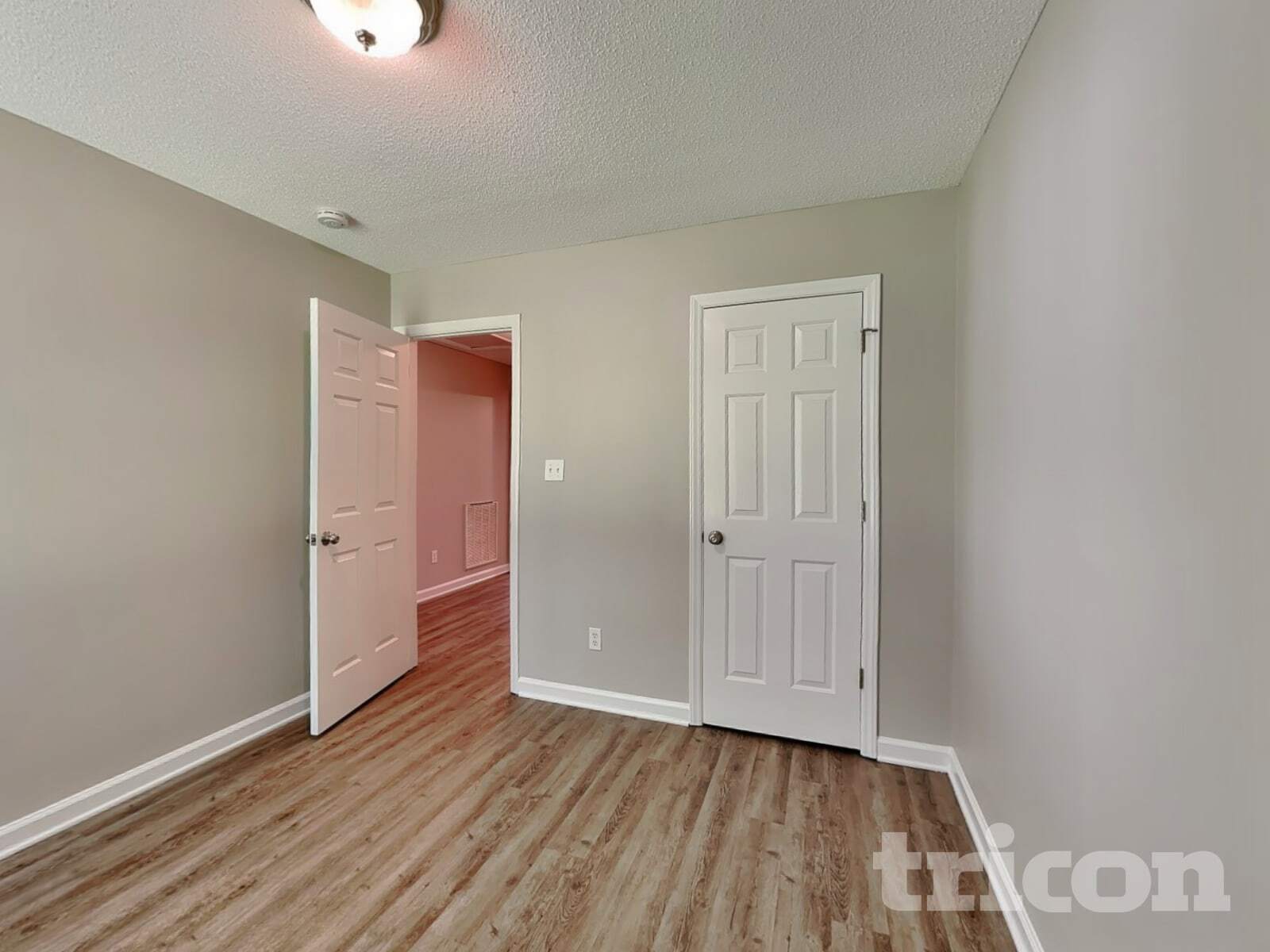 Building Photo - 2112 McKinnon Dr