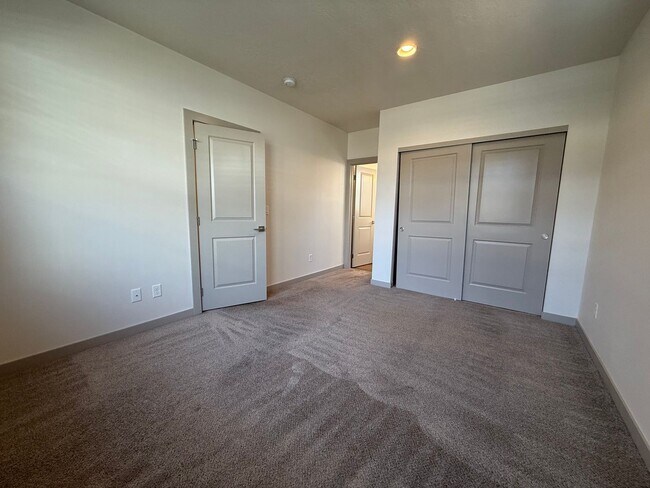 Building Photo - Newer 3 Bed/2 Bath Construction on Bend's Eastside - Cessna Drive