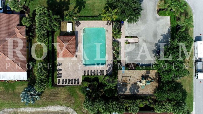 Building Photo - Your Season to Settle In – 3BR/2BA Duplex in Vistanna Villas, Lehigh Acres with Space, Style & St...