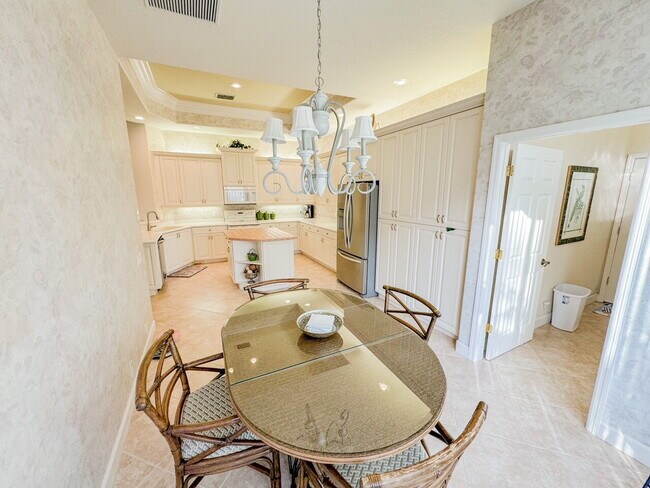 Building Photo - "Luxurious 3-Bedroom Bradenton Retreat with Granite Elegance & Guest Suite -