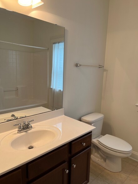 Building Photo - 1207 Appling Dr