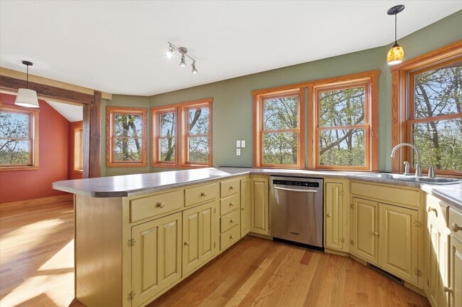 Building Photo - 102 N Gaw St