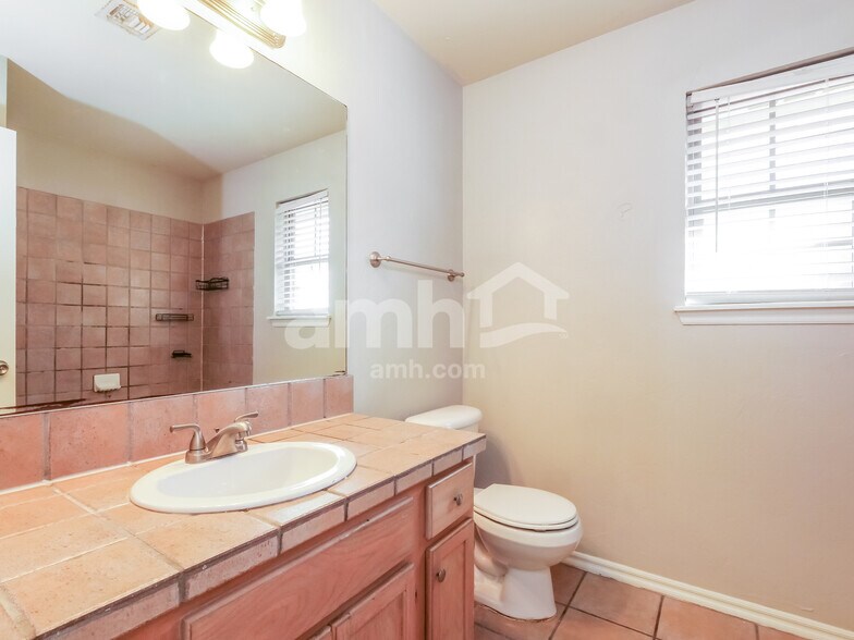 Building Photo - 17533 Zinc Dr