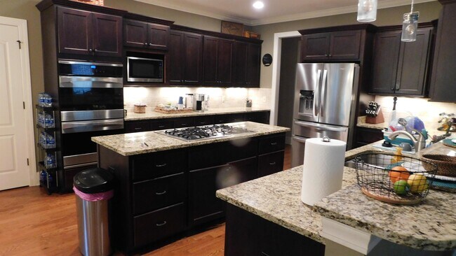 Building Photo - 400 Beaumont Park Cir