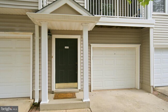 Building Photo - 12825 Fair Briar Ln