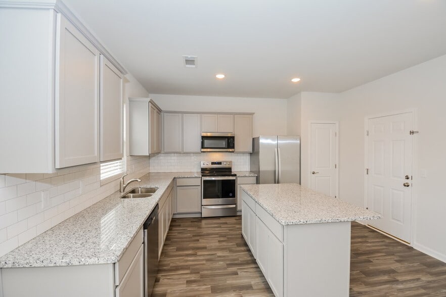 Building Photo - 622 Samuel