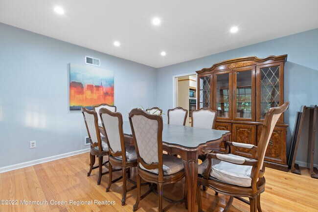 Building Photo - 2 Karen Ct