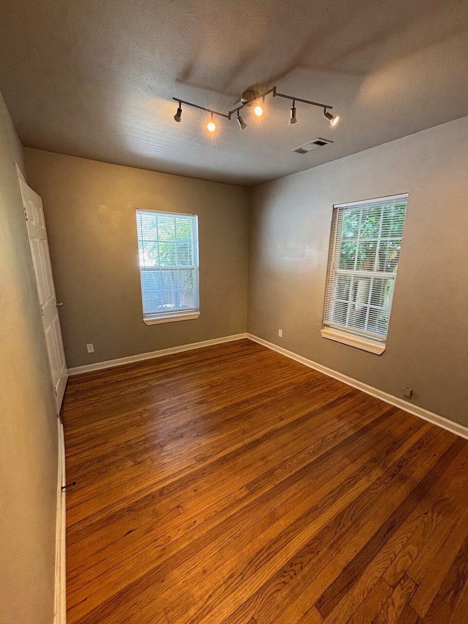 Building Photo - 1134 S Xanthus Ave
