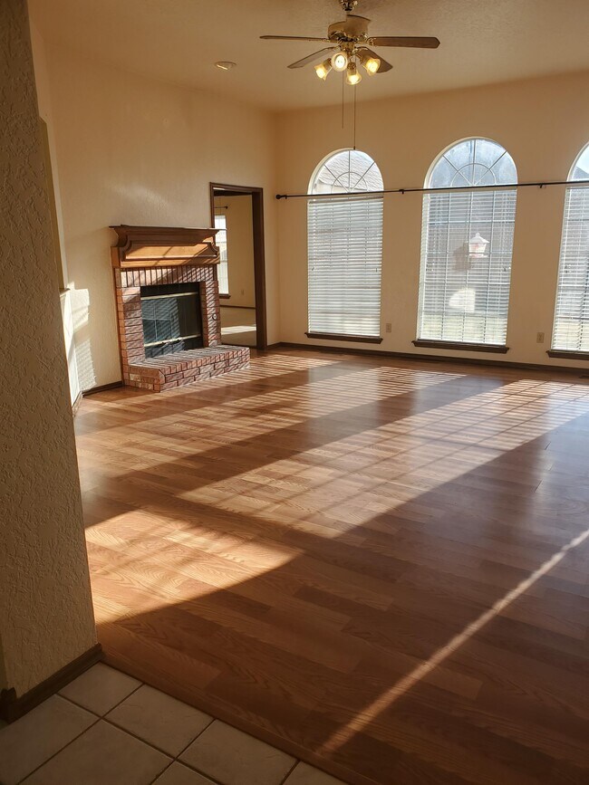 Building Photo - 1512 Louis Scott St