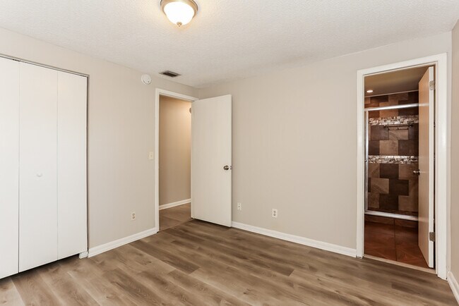 Building Photo - 7317 Sharbeth Dr S