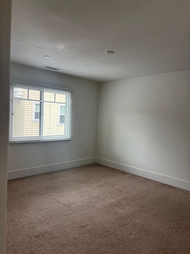 Building Photo - Welcome Home to Grafton Terrace! Ideally l...