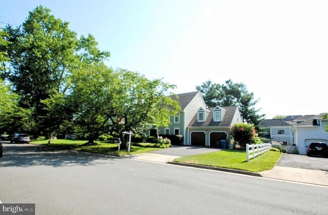 Building Photo - 1506 Chain Bridge Ct