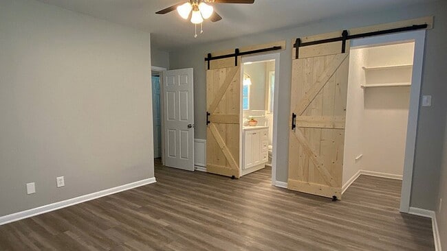 Building Photo - 403 Parkwood Dr