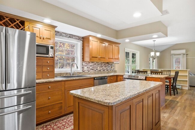 Building Photo - 13 Bear Hill Rd