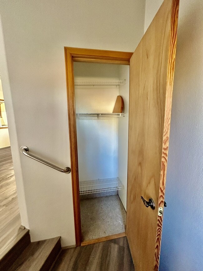 Building Photo - 606 Mead AvenueUnit A Mead