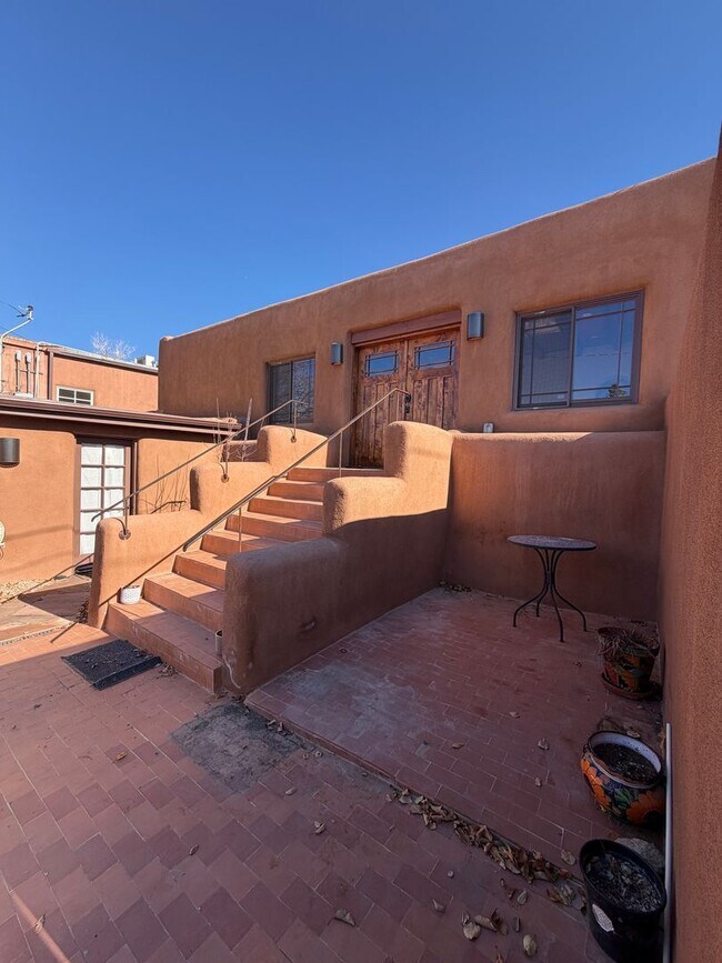 Building Photo - 152 Lorenzo Rd