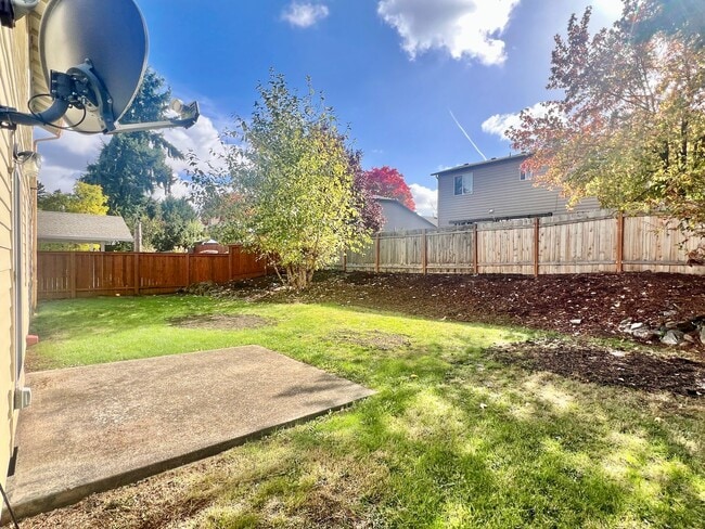 Building Photo - Spacious Home with Large Backyard in Union...