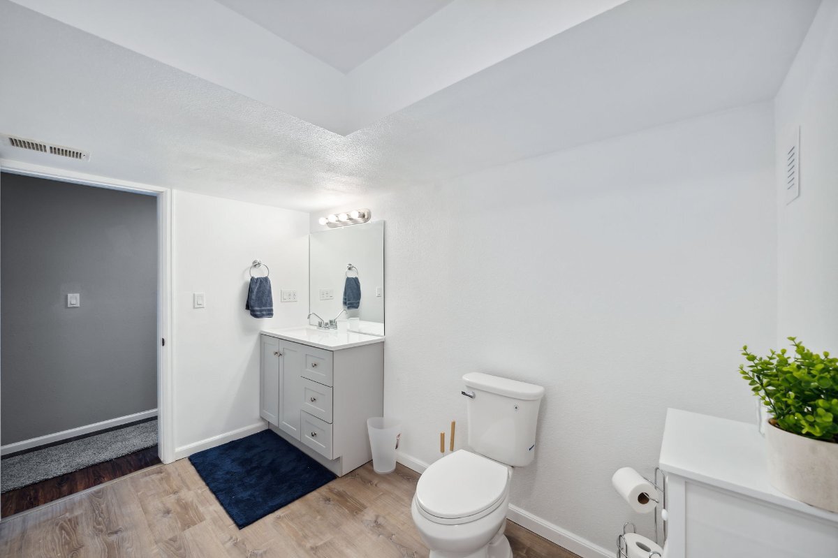 Building Photo - 2512 Hollingbourne Dr