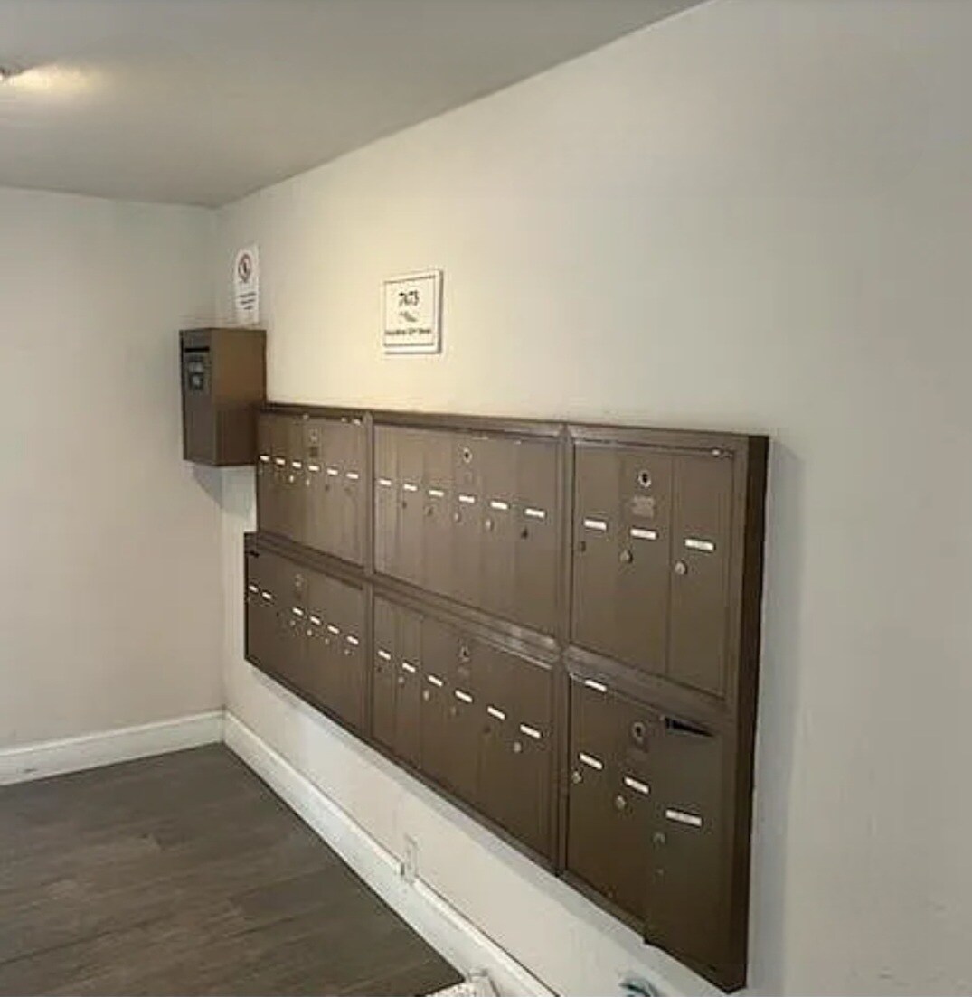 M piail Room - 5759 SW 61st St