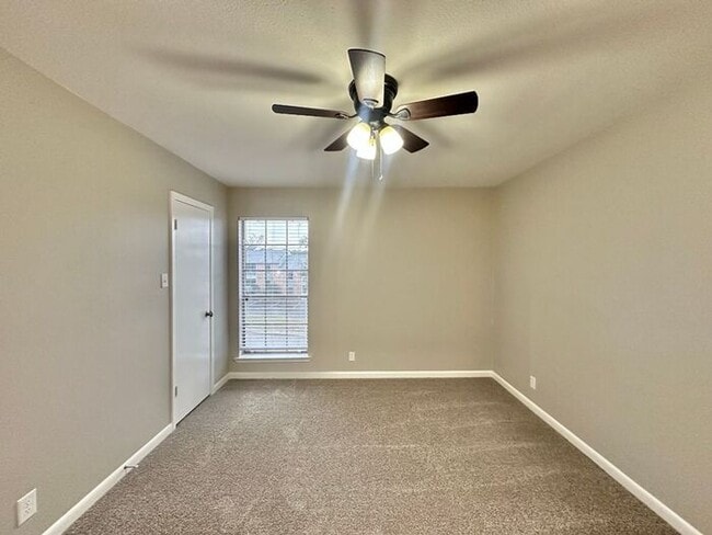 Building Photo - Almost Ready! 2 Bed 2 Bath Apartment in Ce...