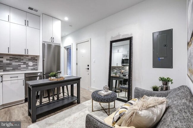 Building Photo - 256 15th St SE