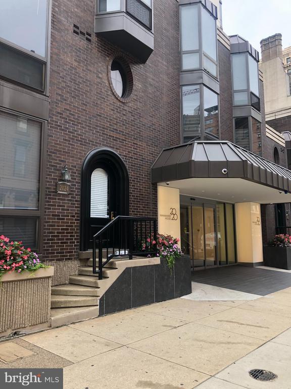 Building Photo - 2020 Walnut St