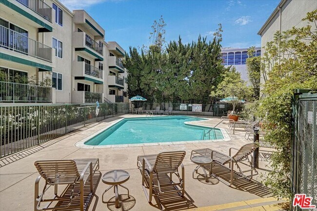 Building Photo - 4501 Cedros Ave