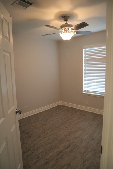 Bedroom 2 - 1105 sorrel ct