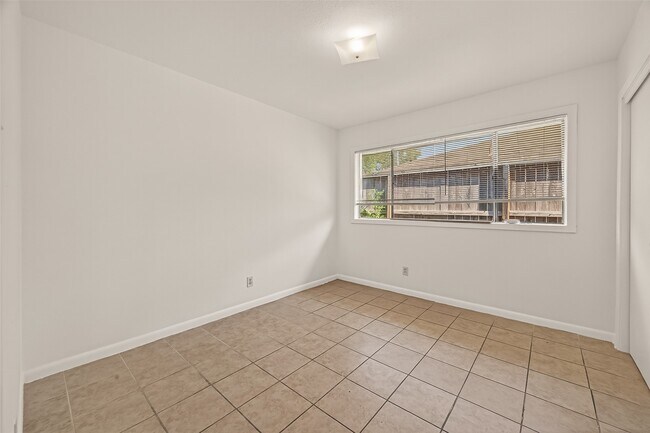 Building Photo - 6426 Mobud Dr