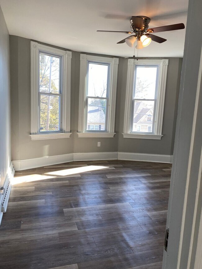 Building Photo - 181 N Balph Ave