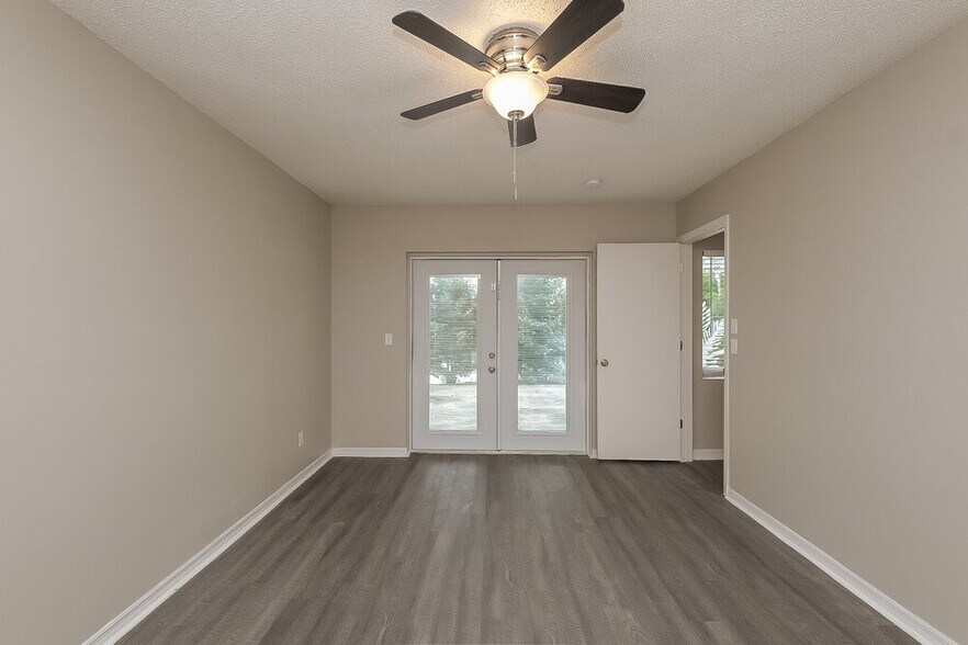 Building Photo - 4360 Grandwood Ln