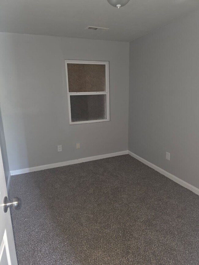 Building Photo - 1305 St Stephens Dr