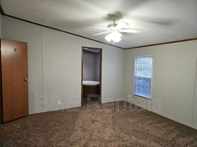 Building Photo - 10016 Stringtown Rd