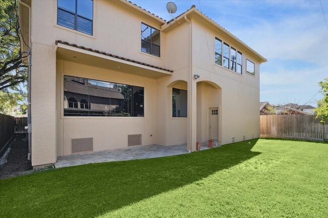 Building Photo - 3310 Blue Bonnet Blvd