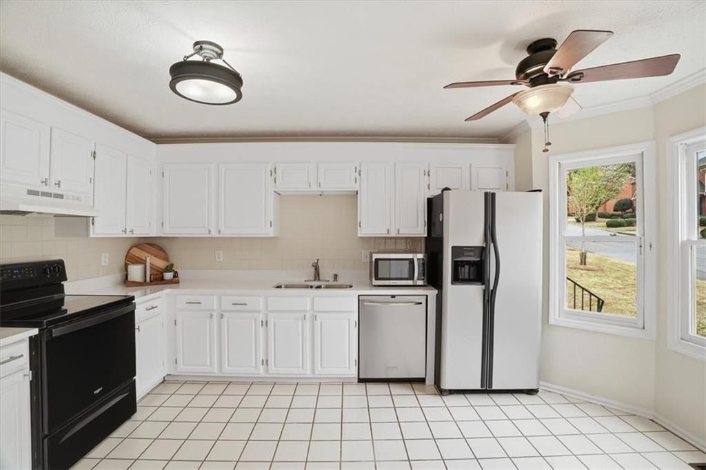 Building Photo - 2600 Holcomb Springs Dr