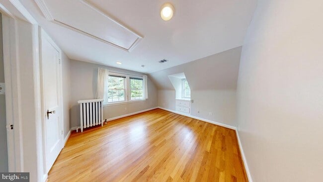 Building Photo - 2116 Linden Ln