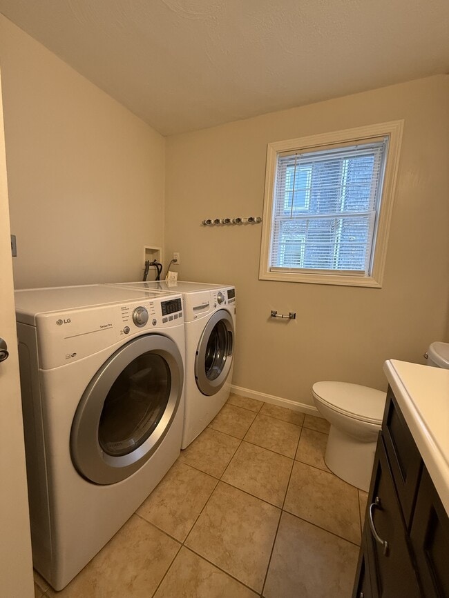 Building Photo - 5 Kensington Park