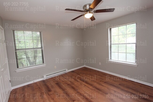 Building Photo - 3 Bedroom 1 Bath corner townhouse in Sickl...
