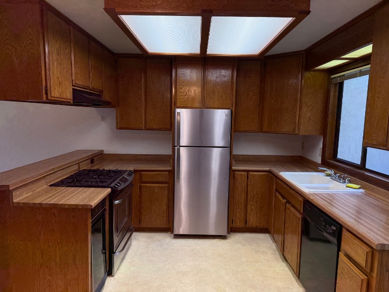 Building Photo - 804 Torrance St