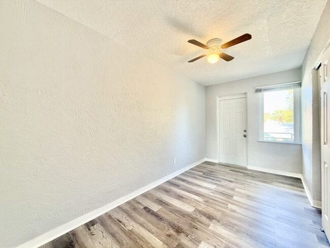 Building Photo - 551 N Ridgewood Ave