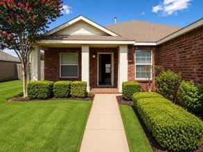 Building Photo - 1406 Millbrook Ln