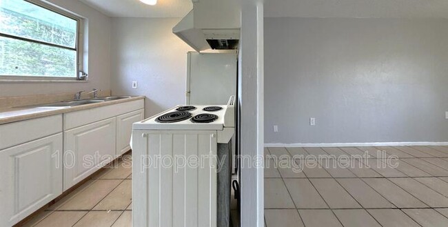 Building Photo - 3405 Palm Dr