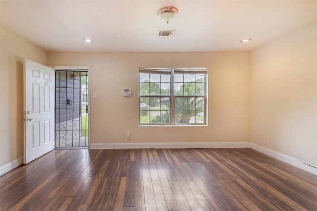 Building Photo - 10601 Murr Way
